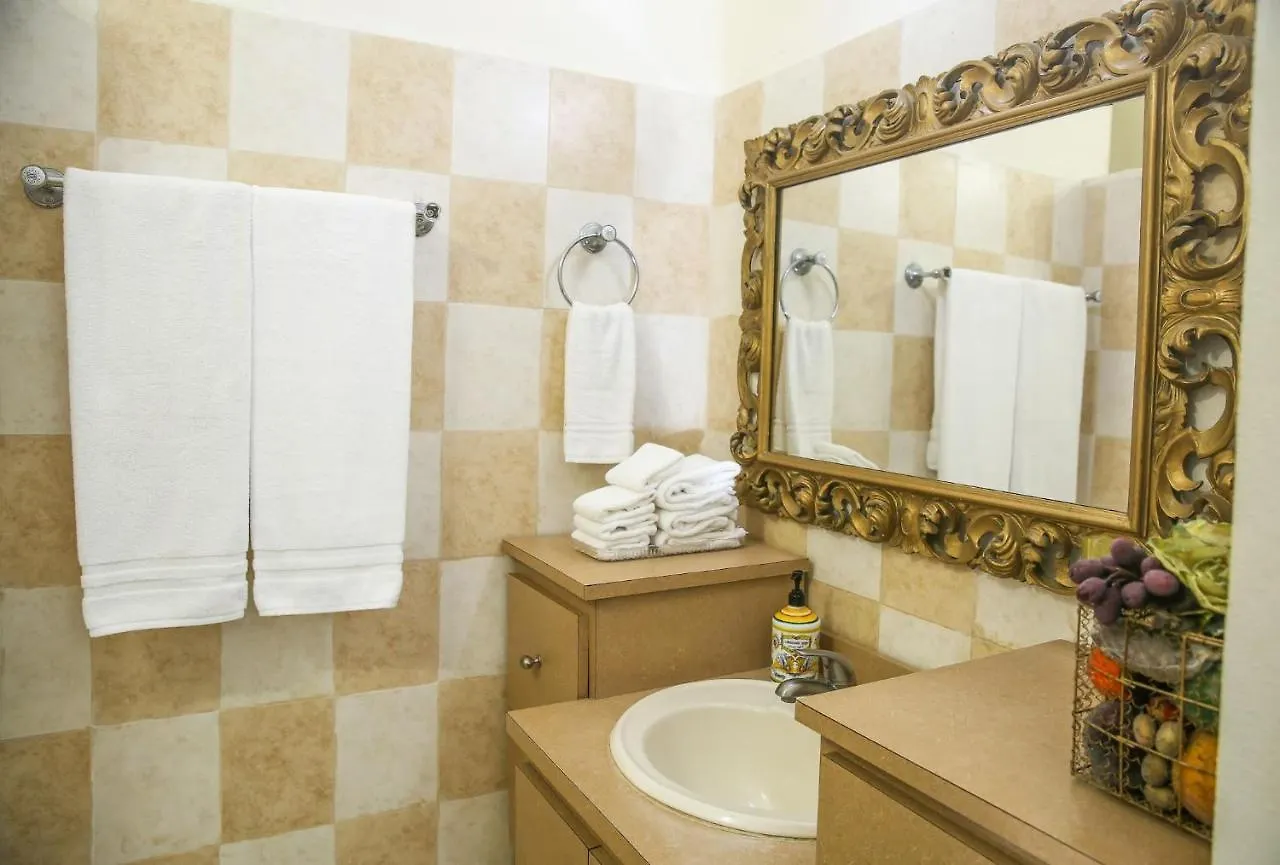Prime Location At Condado Beach 2Br 1 Ba - Apt 3 San Juan Holiday home
