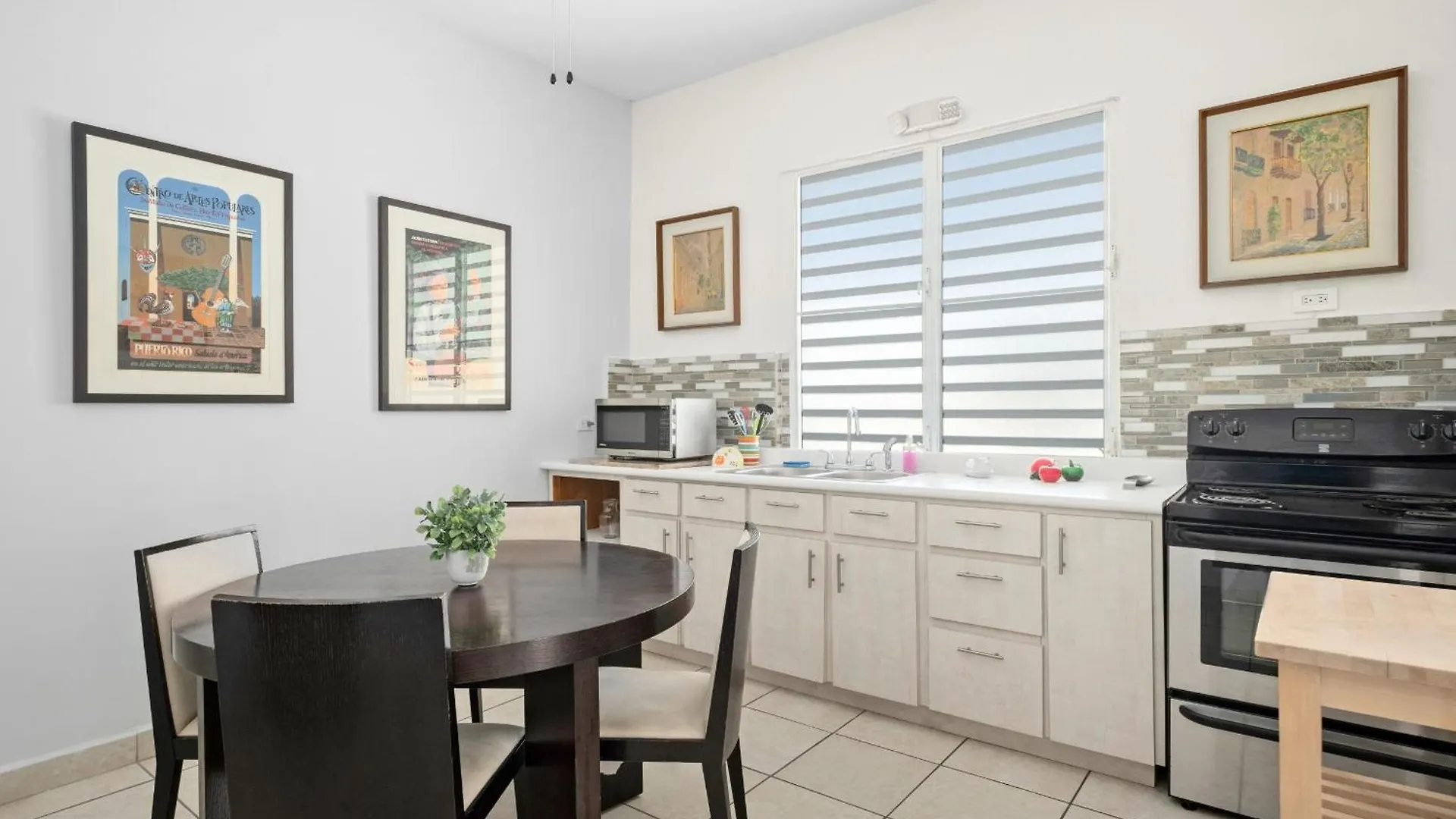 Prime Location At Condado Beach 2Br 1 Ba - Apt 3 San Juan 0*,  Puerto Rico